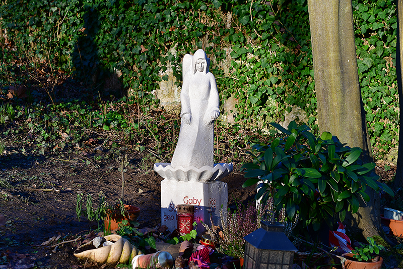 Engelskulptur auf dem Barfüßer Friedhof
